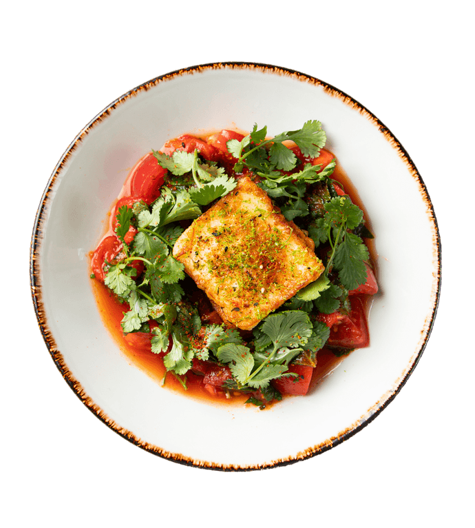 Халуми с томатами, запечённым перцем, лаймом и чипотле